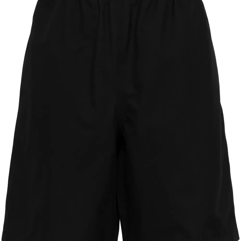 Спортивные шорты