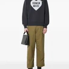 брюки с нашивкой-логотипом