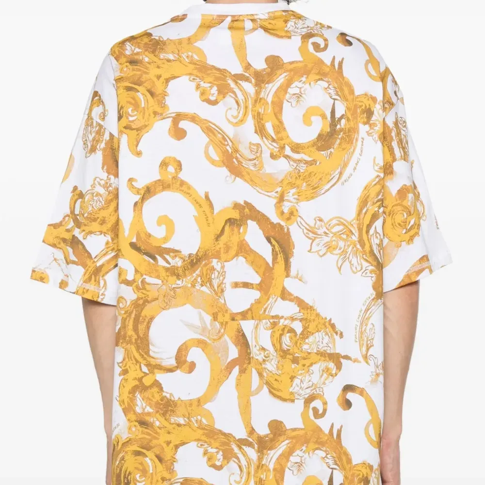 Футболка с логотипом