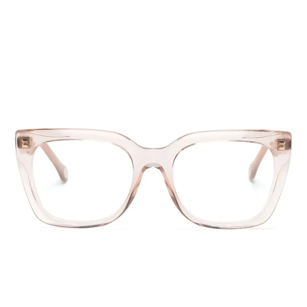 Очки в полупрозрачной массивной оправе