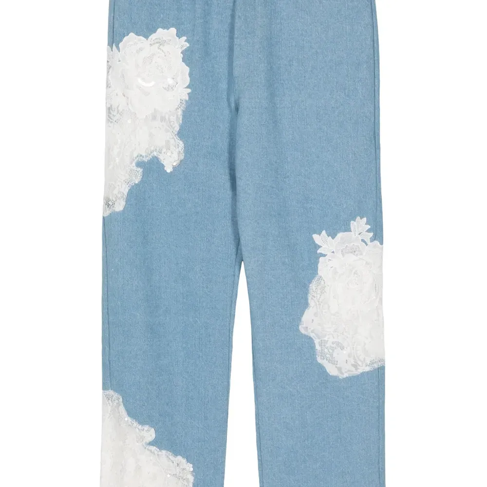 Джинсы с цветочным кружевом