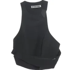 Укороченный топ без рукавов с вырезами