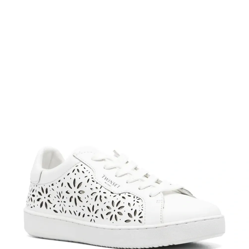 Кеды с вырезами