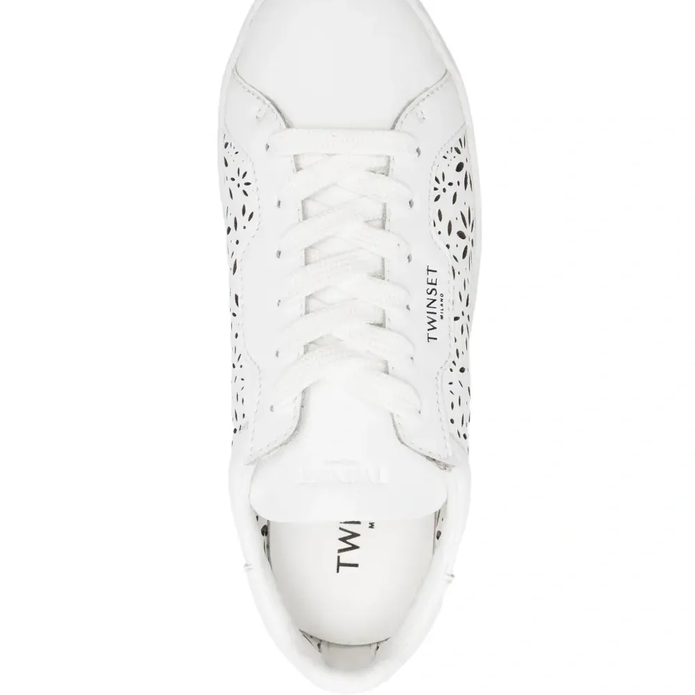 Кеды с вырезами