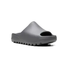 Шлепанцы Slate Grey из коллаборации с YEEZY Шлепанцы Slate Grey из коллаборации с YEEZY