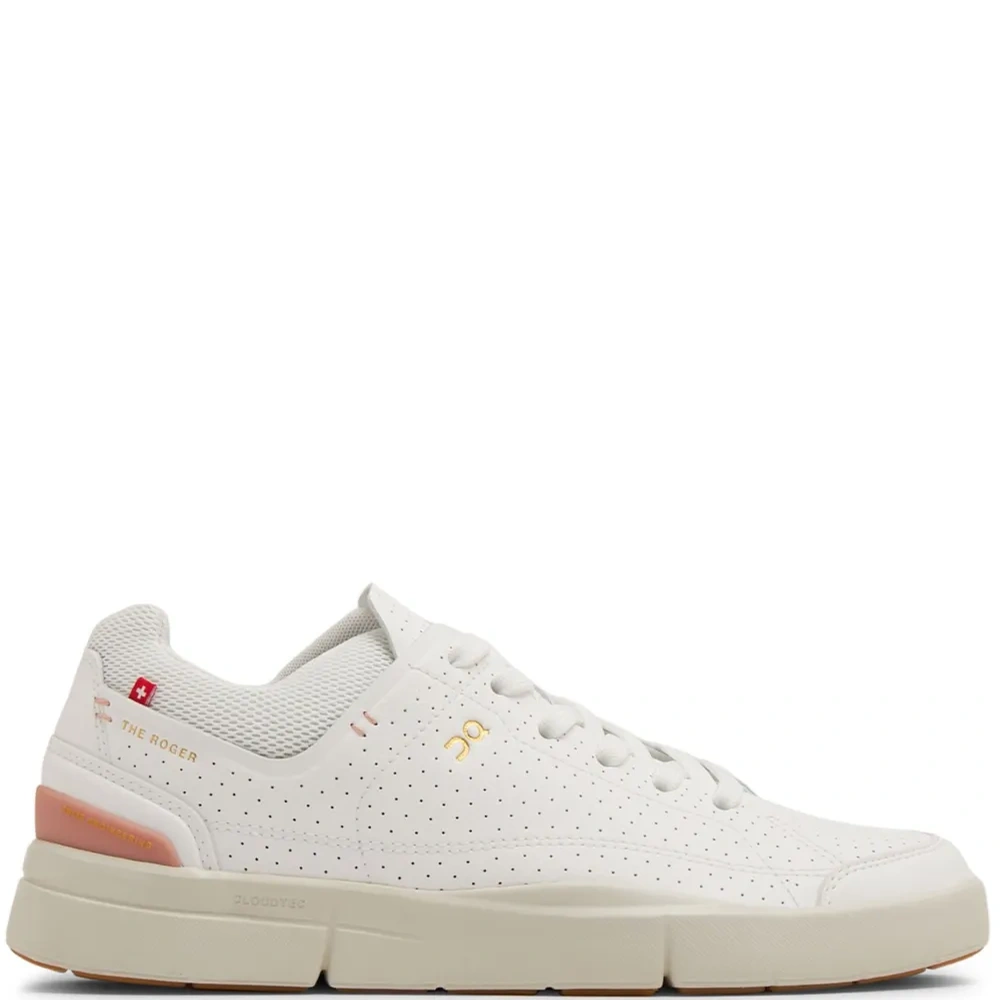 Кроссовки с логотипом