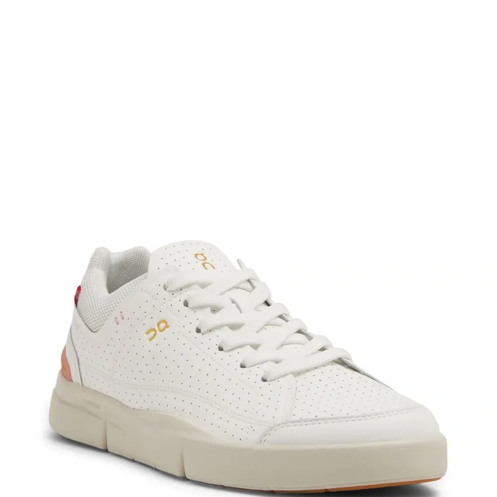 Кроссовки с логотипом