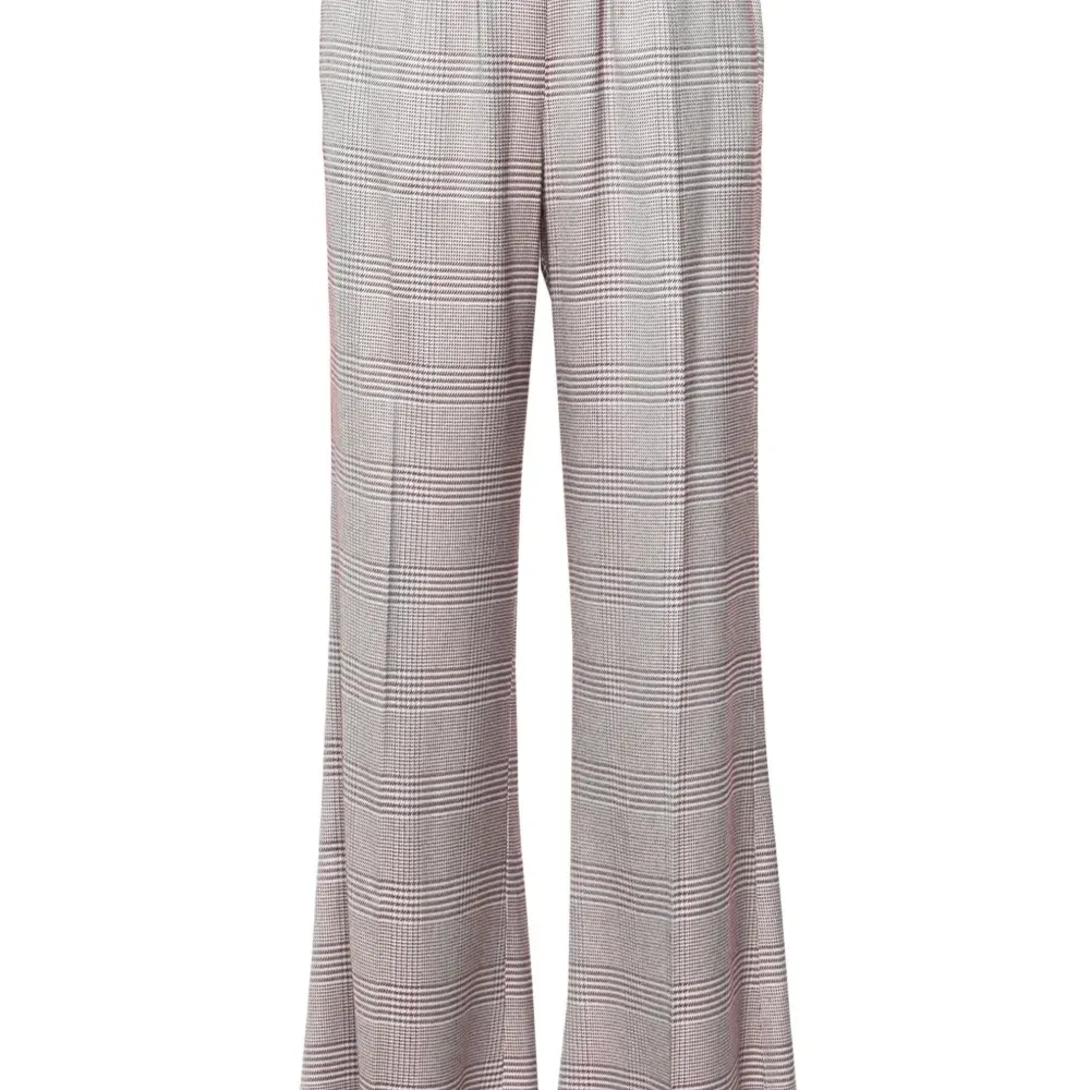 Расклешенные брюки в клетку