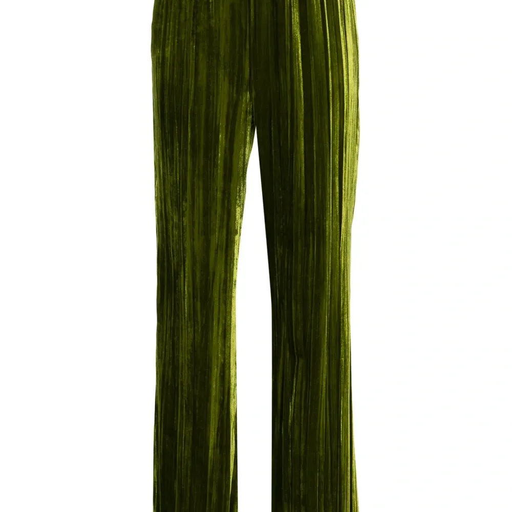 Расклешенные бархатные брюки с эластичным поясом