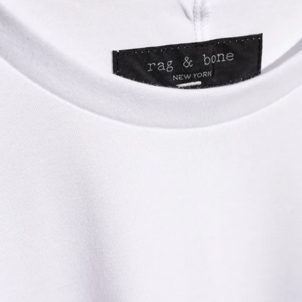 Футболка с круглым вырезом