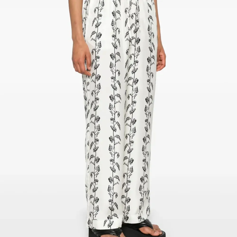 Прямые брюки Aurelia средней посадки Прямые брюки Aurelia средней посадки