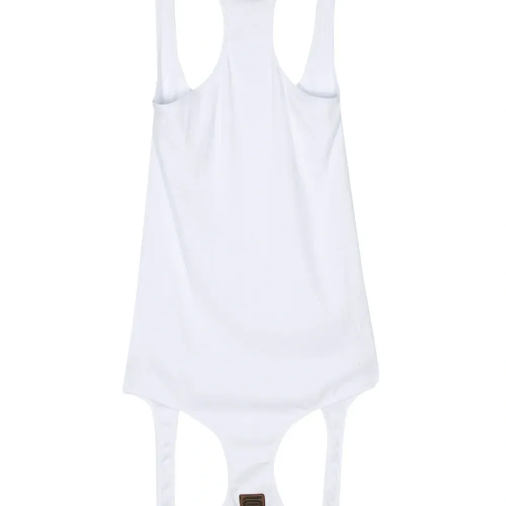 Топ с нашивкой-логотипом