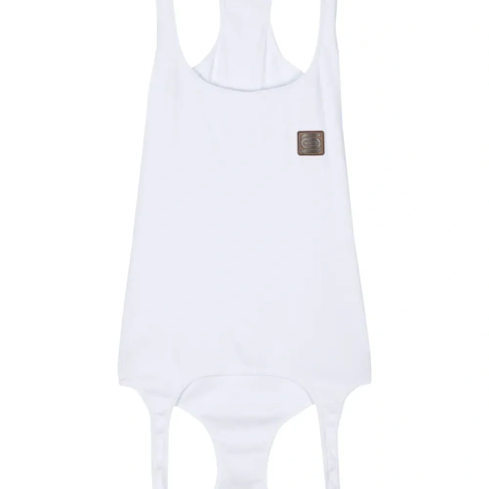 Топ с нашивкой-логотипом