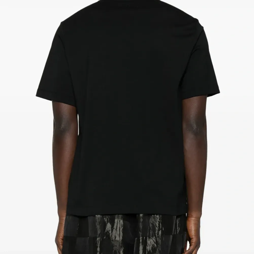 футболка с логотипом