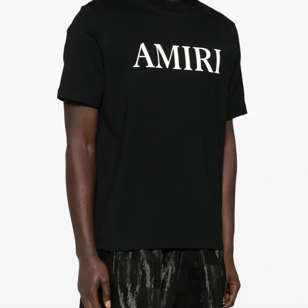 футболка с логотипом