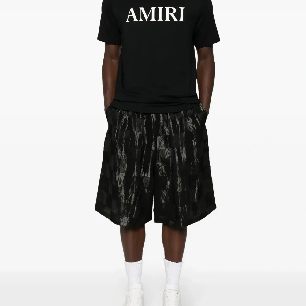 футболка с логотипом