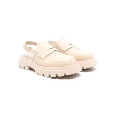 Лакированные сандалии