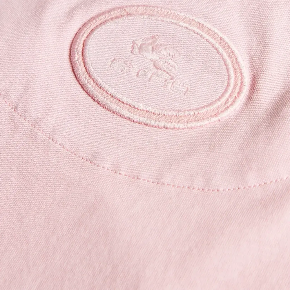 Футболка с вышитым логотипом