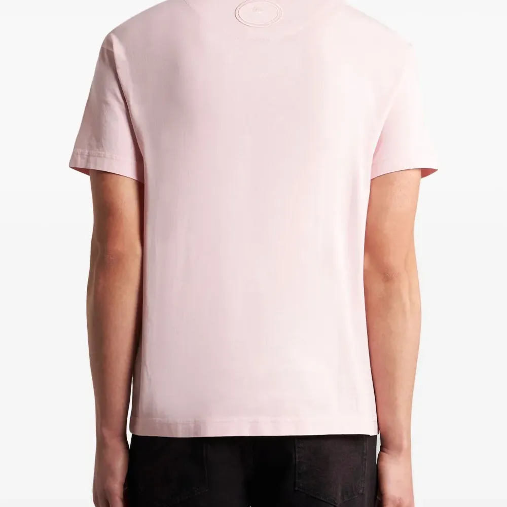 Футболка с вышитым логотипом