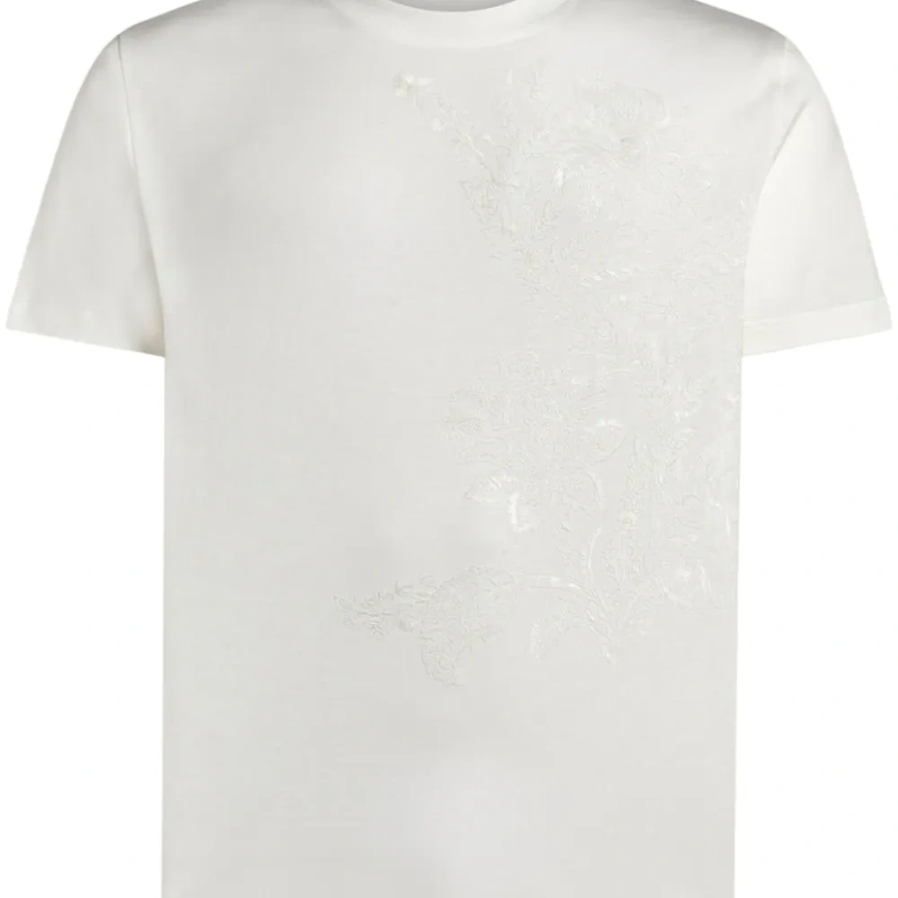 Футболка с вышивкой