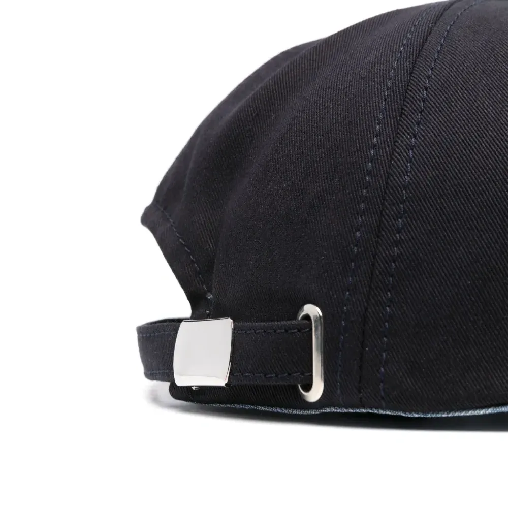 Бейсболка с вышитым логотипом