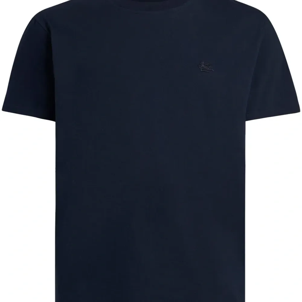 Футболка с вышитым логотипом