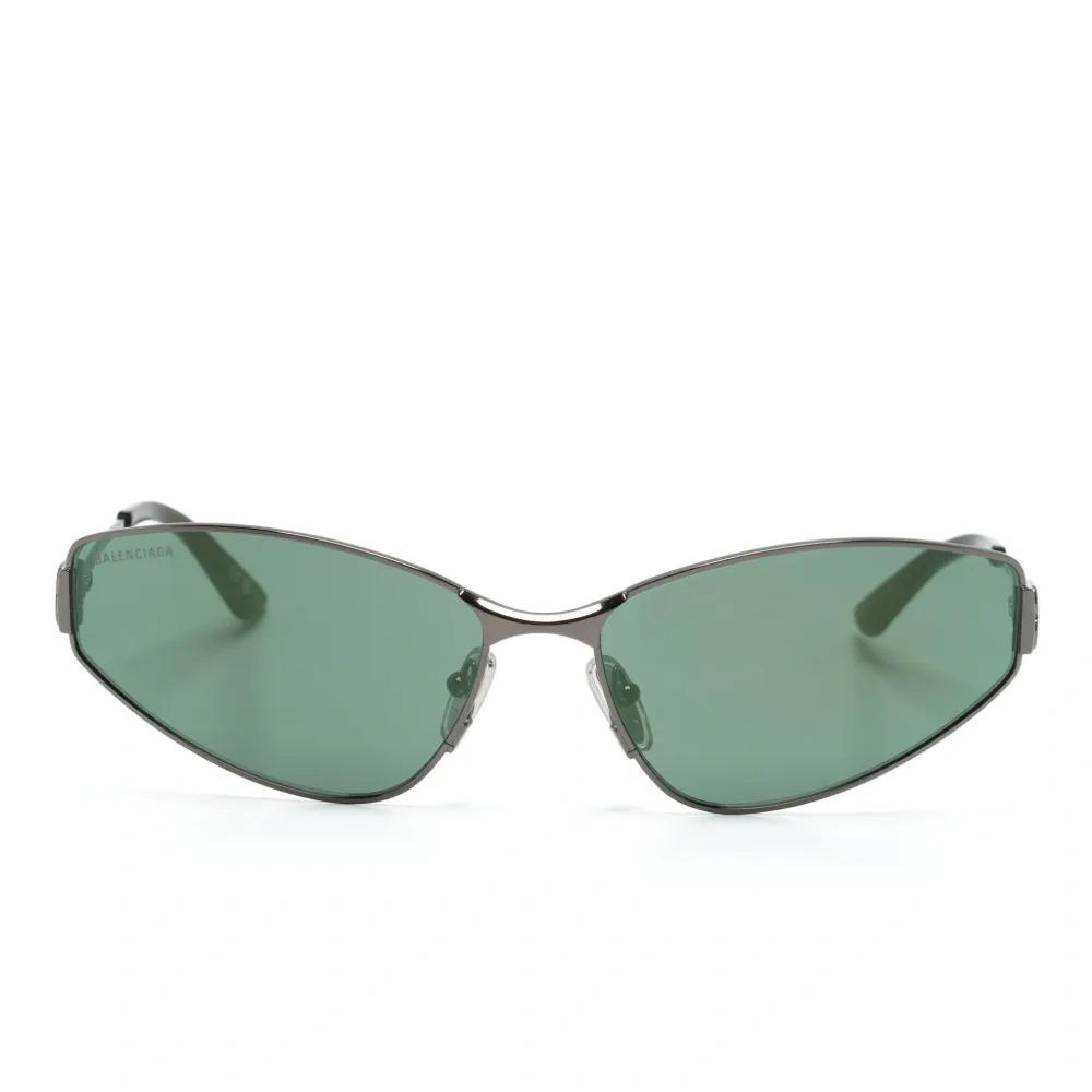 Солнцезащитные очки в оправе 'кошачий глаз' Солнцезащитные очки в оправе 'кошачий глаз'