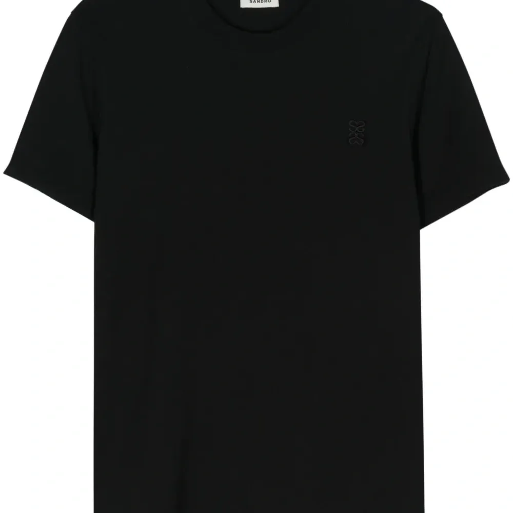 Футболка с вышитым логотипом