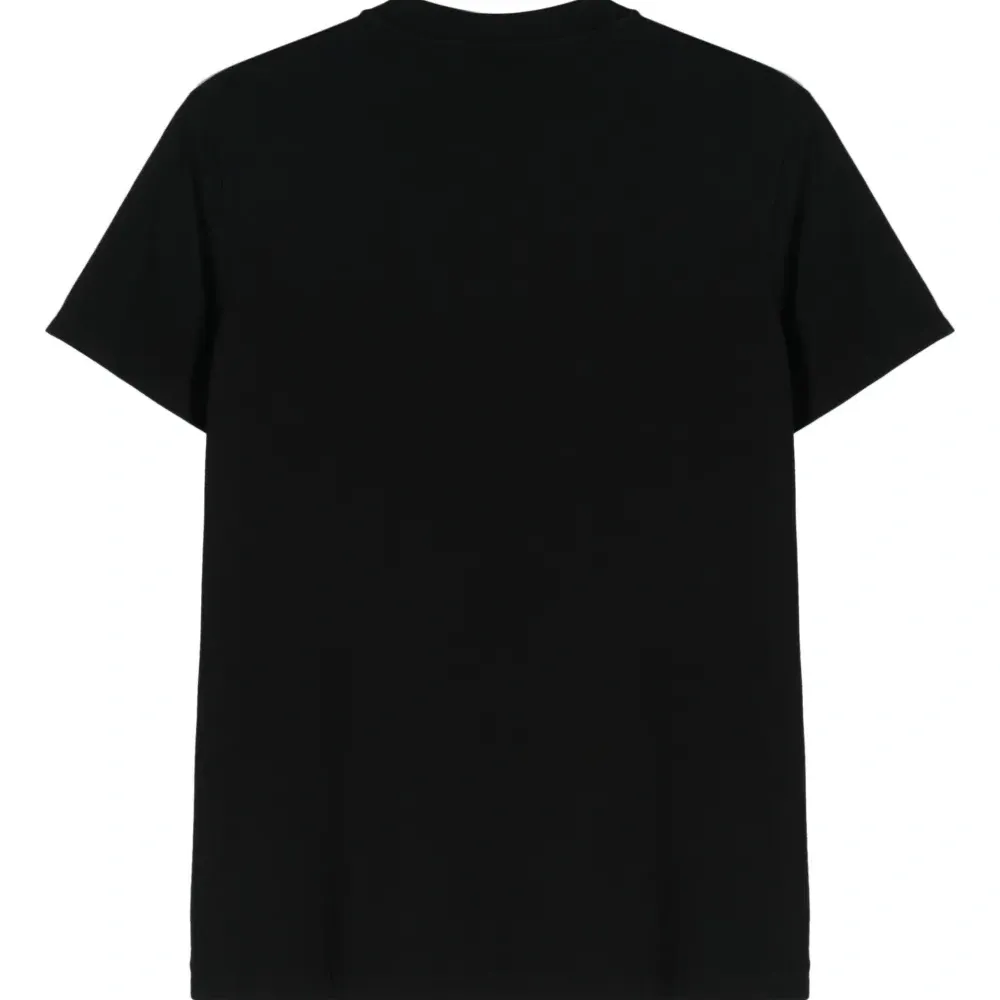 Футболка с вышитым логотипом