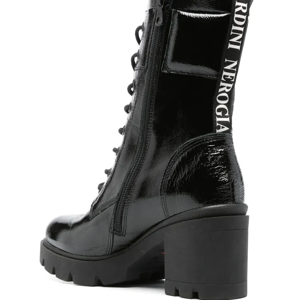 Ботильоны на каблуке Ботильоны на каблуке