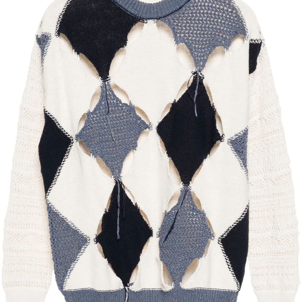 Джемпер с вырезом