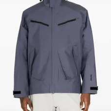 куртка с вышитым логотипом