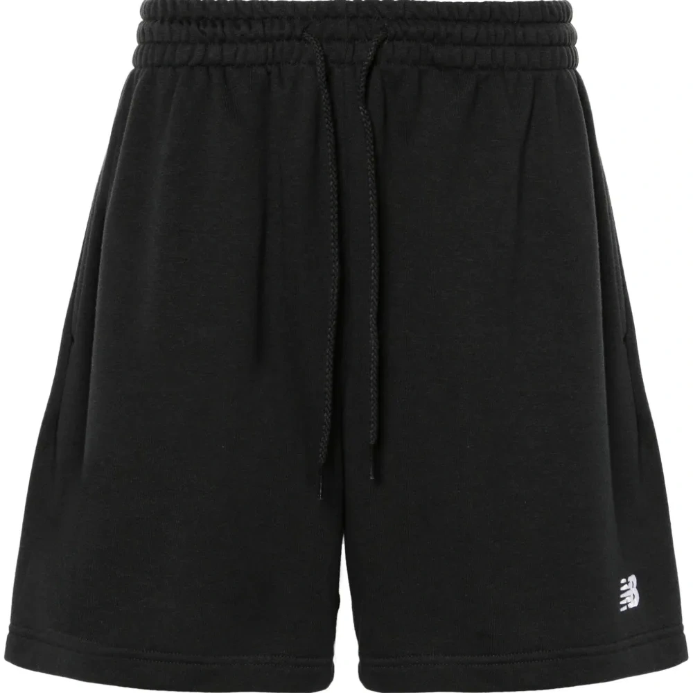 Спортивные шорты с вышитым логотипом