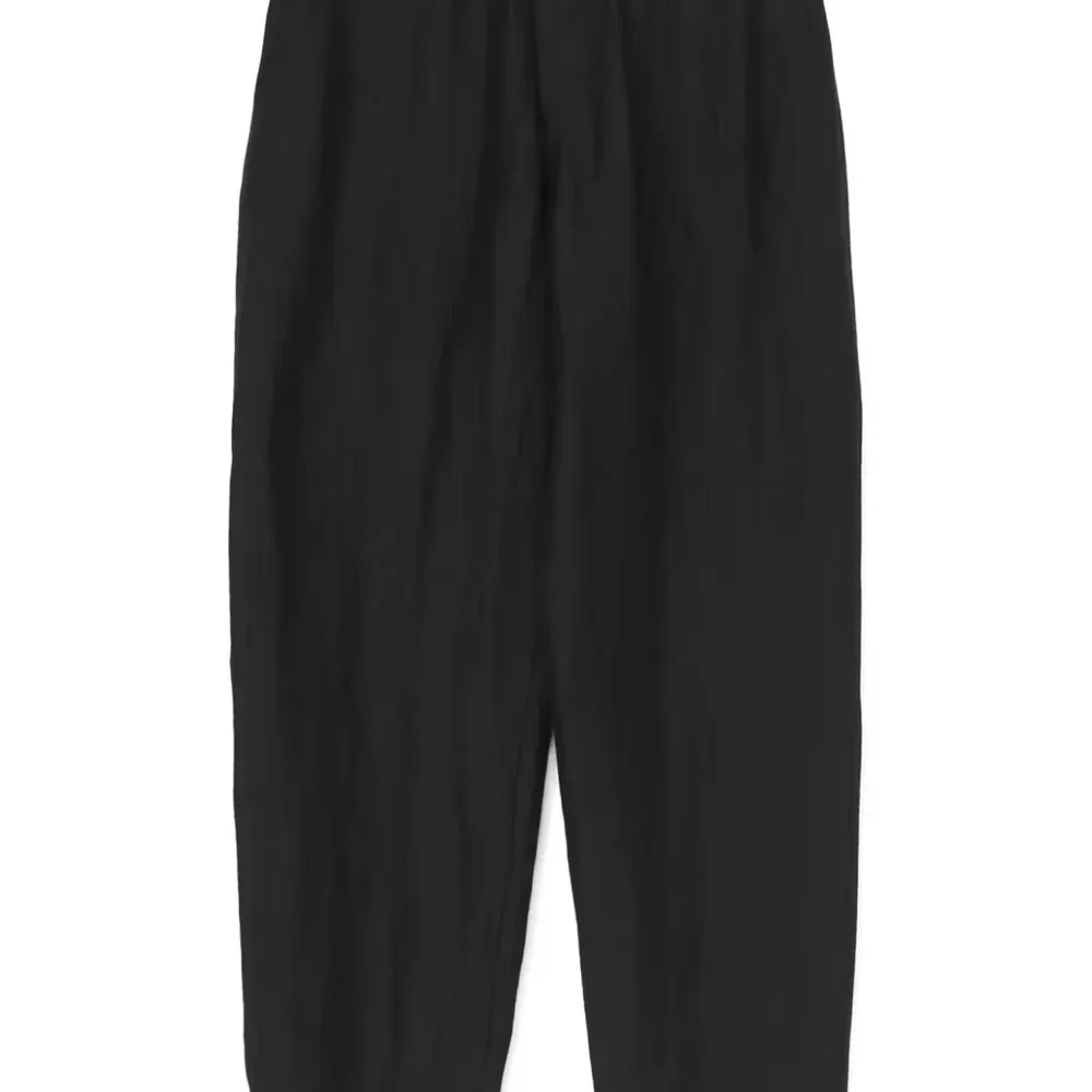 Зауженные брюки с жатым эффектом