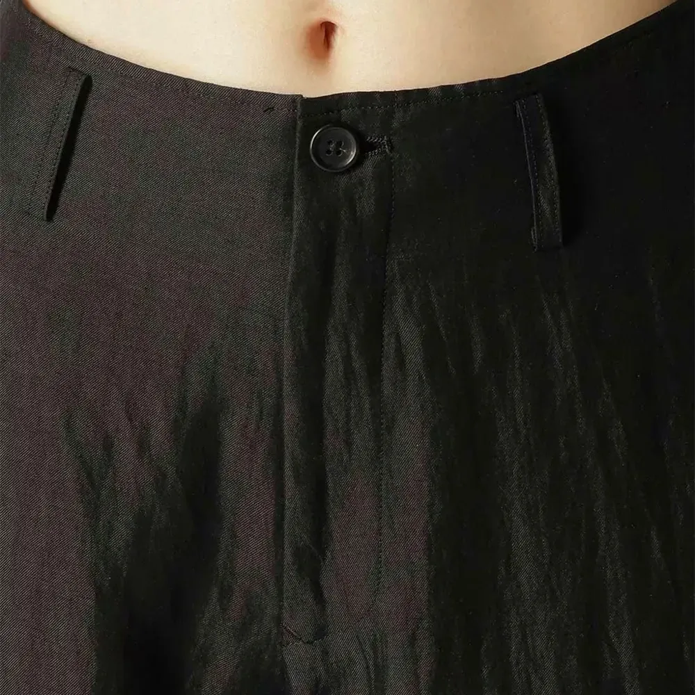 Зауженные брюки с жатым эффектом