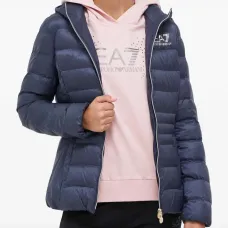 Куртка с капюшоном и логотипом