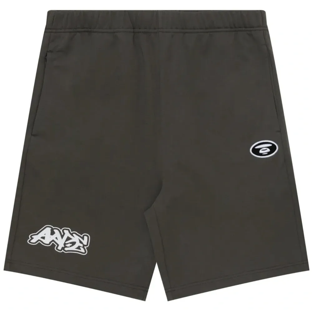 Спортивные шорты с аппликацией Спортивные шорты с аппликацией