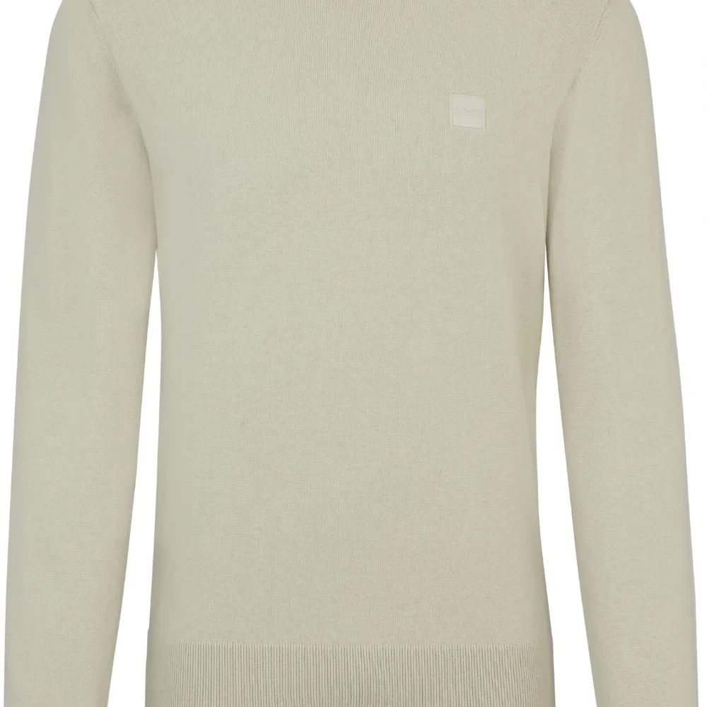 Джемпер с вышитым логотипом