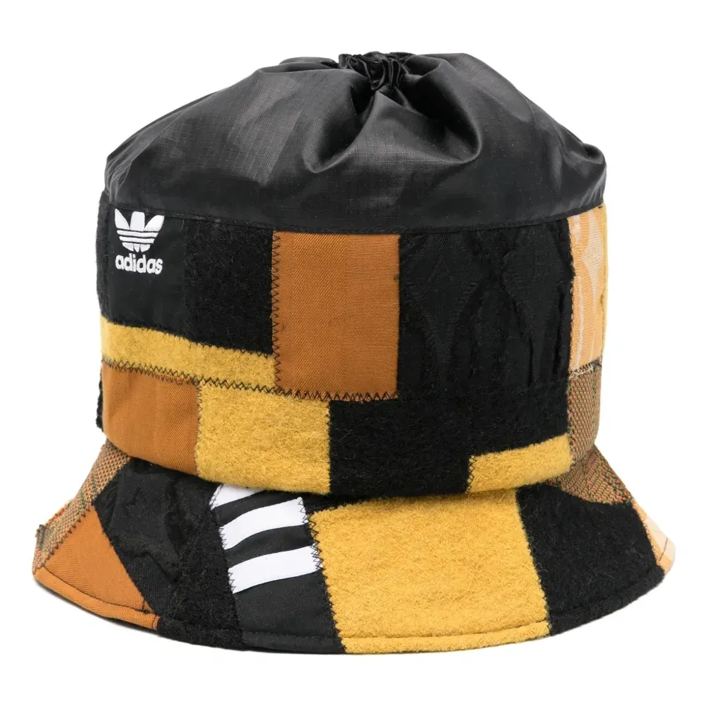 Панама в технике пэчворк из коллаборации с adidas Панама в технике пэчворк из коллаборации с adidas