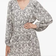 Платье мини с V-образным вырезом и узором Платье мини с V-образным вырезом и узором