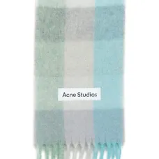 Клетчатый шарф с нашивкой-логотипом