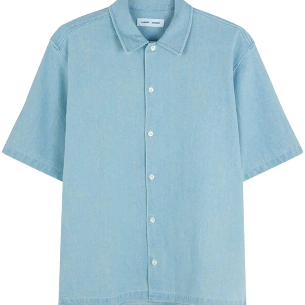 Джинсовая рубашка с короткими рукавами