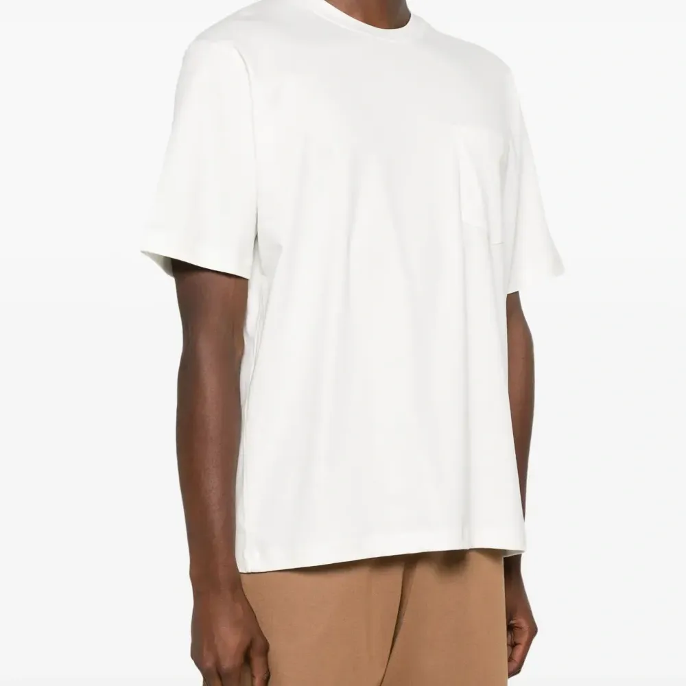 Футболка с накладным карманом Футболка с накладным карманом