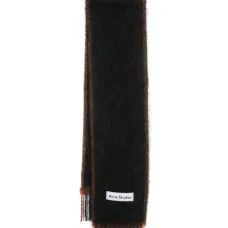 Шарф с нашивкой-логотипом