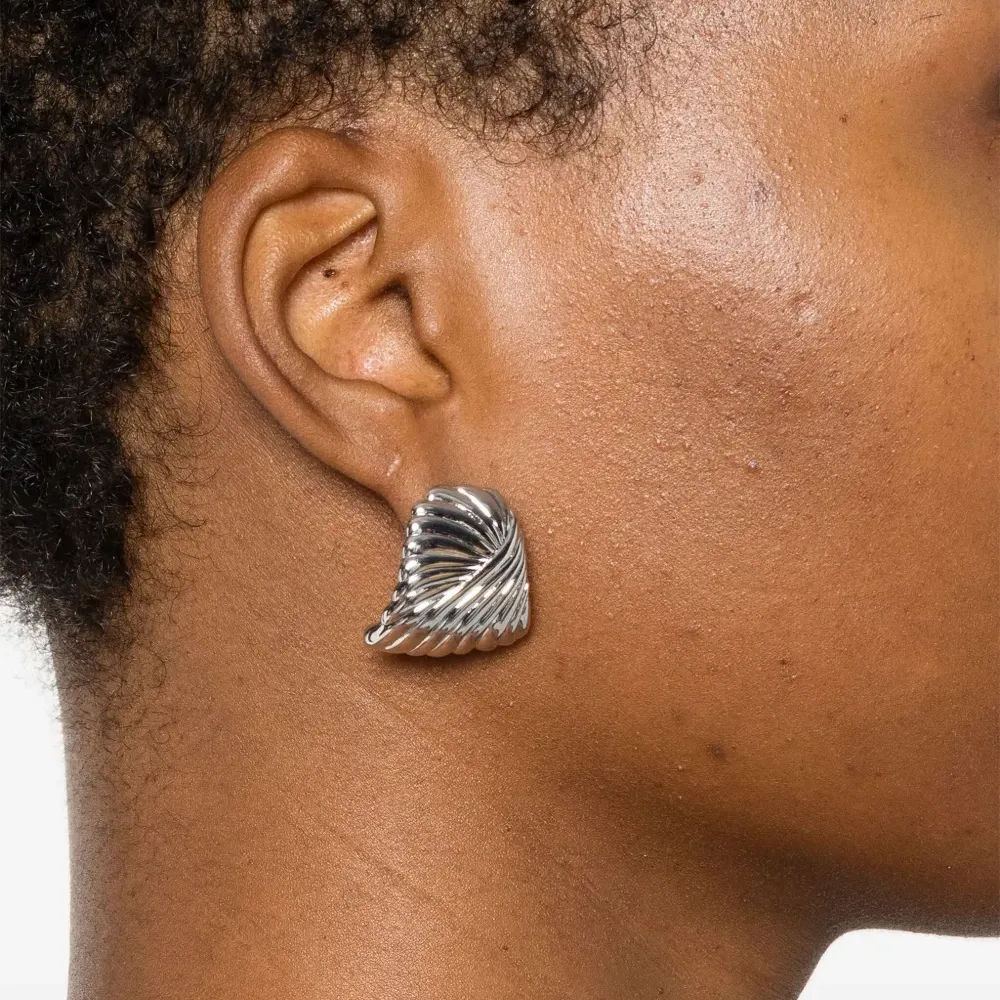 Ripple stud earrings