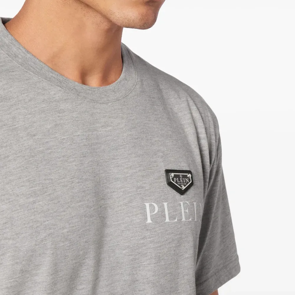 Футболка с логотипом