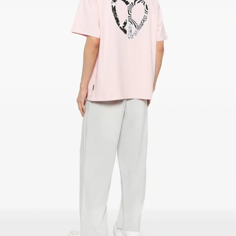 Футболка с нашивкой