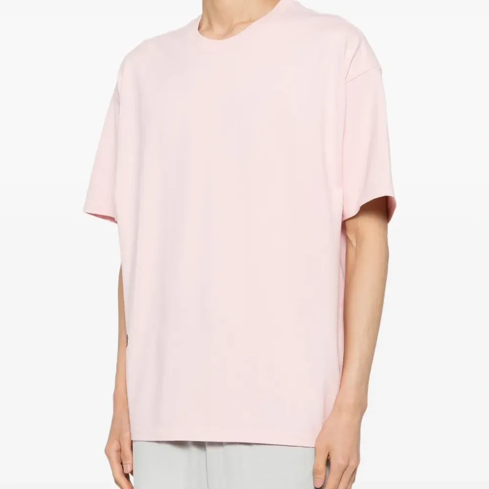 Футболка с нашивкой