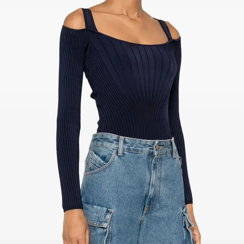 Боди с U-образным вырезом Боди с U-образным вырезом