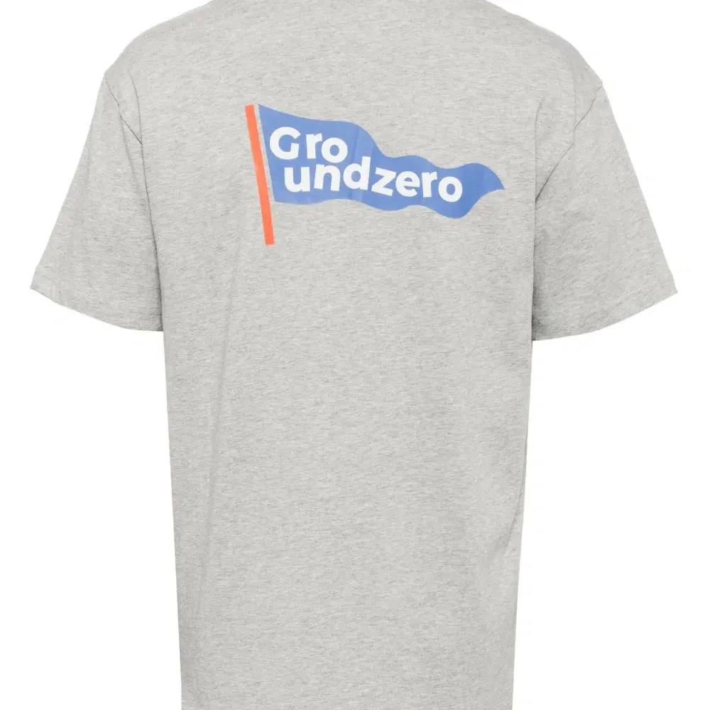 Футболка с логотипом